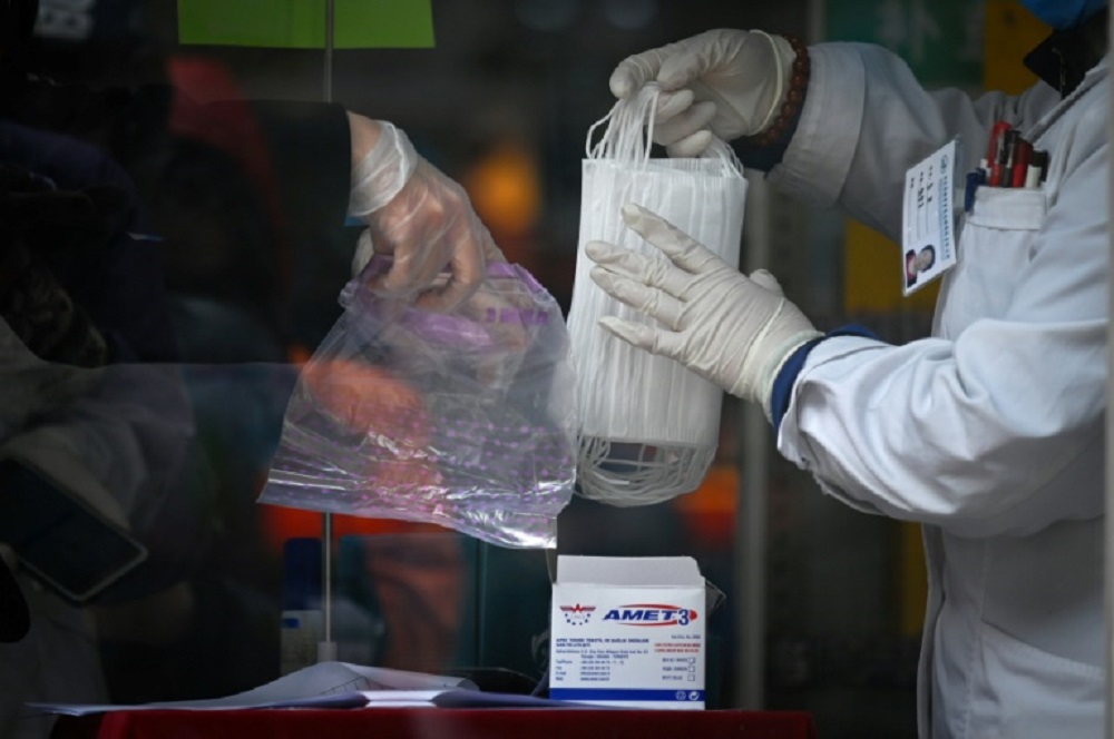 Las autoridades sanitarias españolas esperan las segundas pruebas del médico italiano. - Foto: AFP.