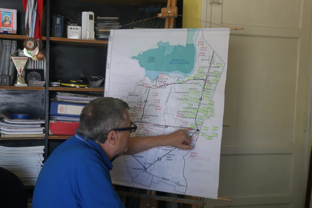 El “Miguel Ángel” de San Francisco que dedica su tiempo a pintar capillas rurales - El Periódico - San Francisco