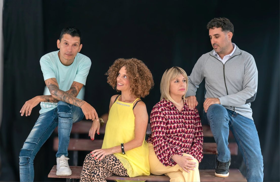 El grupo de teatro La Puerta lleva “Días de Sol” al salón del Sport  Automóvil Club - El Periódico - San Francisco